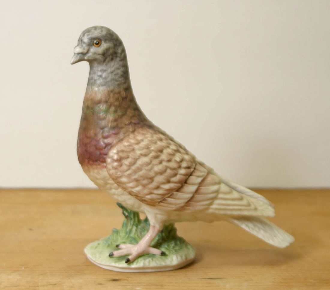 RARE vintage Goebel figural bird statue: marked as shown CV 119 by Goebel W. Germany 1976 (and bee mark), porcelain or bisque bird statue shaped like a Dove or Carrier Pigeon (Brieftaube), great life-like piecealmost 6" tall