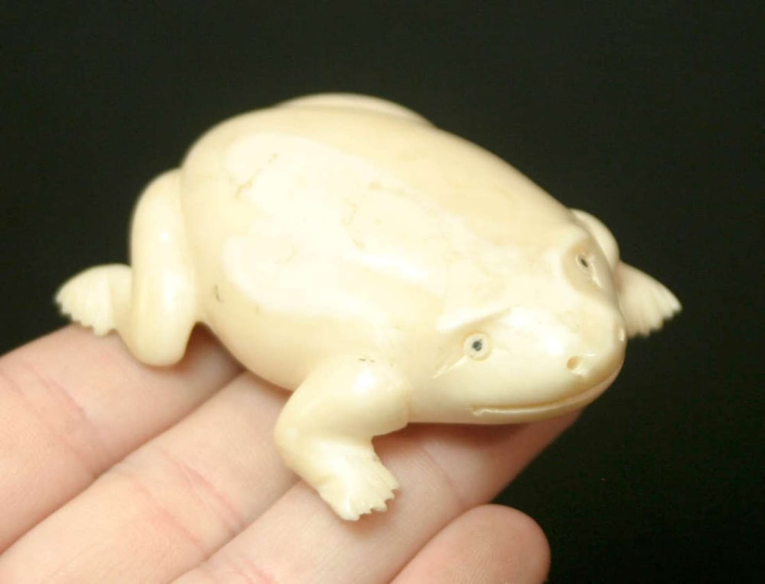 vintage African carved bone animal charm: vintage or possibly antique carved horn or bone amulet or charm shaped like a frog or toad, old price sticker on the bottom suggests this piece was carved in Malawi, but please see all pic