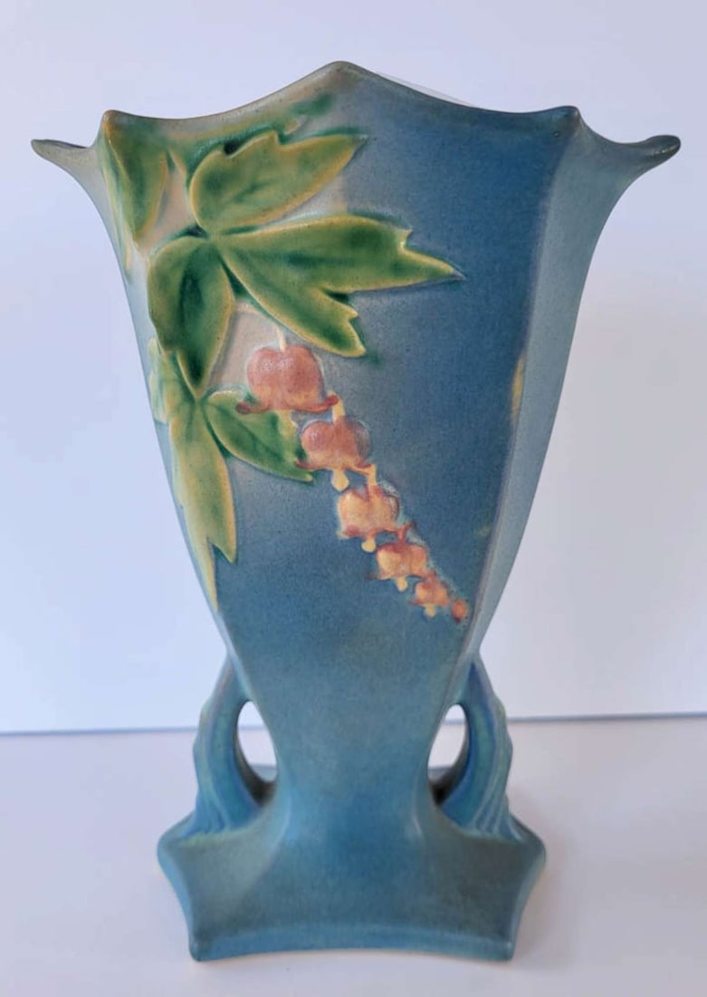 vintage Roseville pottery vase (1 of 9)