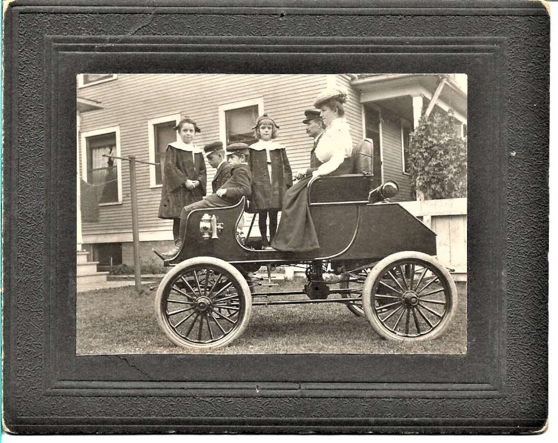 antique ca. 1905 automobile cabinet photograph: This is a rare cabinet or mounted photograph of a Pope-Toledo automobile with a husband and wife and their 4 children posing proudly in their new "horseless carriage"! This photo has wonderf