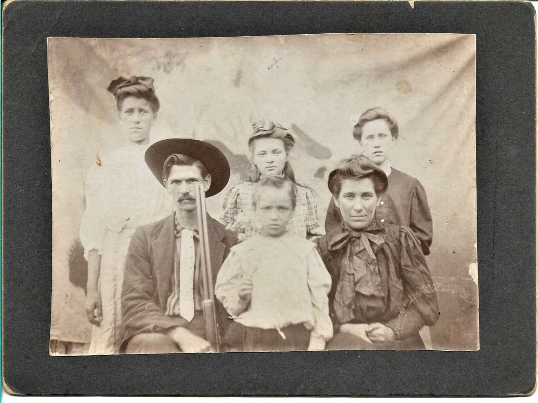 antique mounted photograph Virginia family with shotgun (1 of 2)