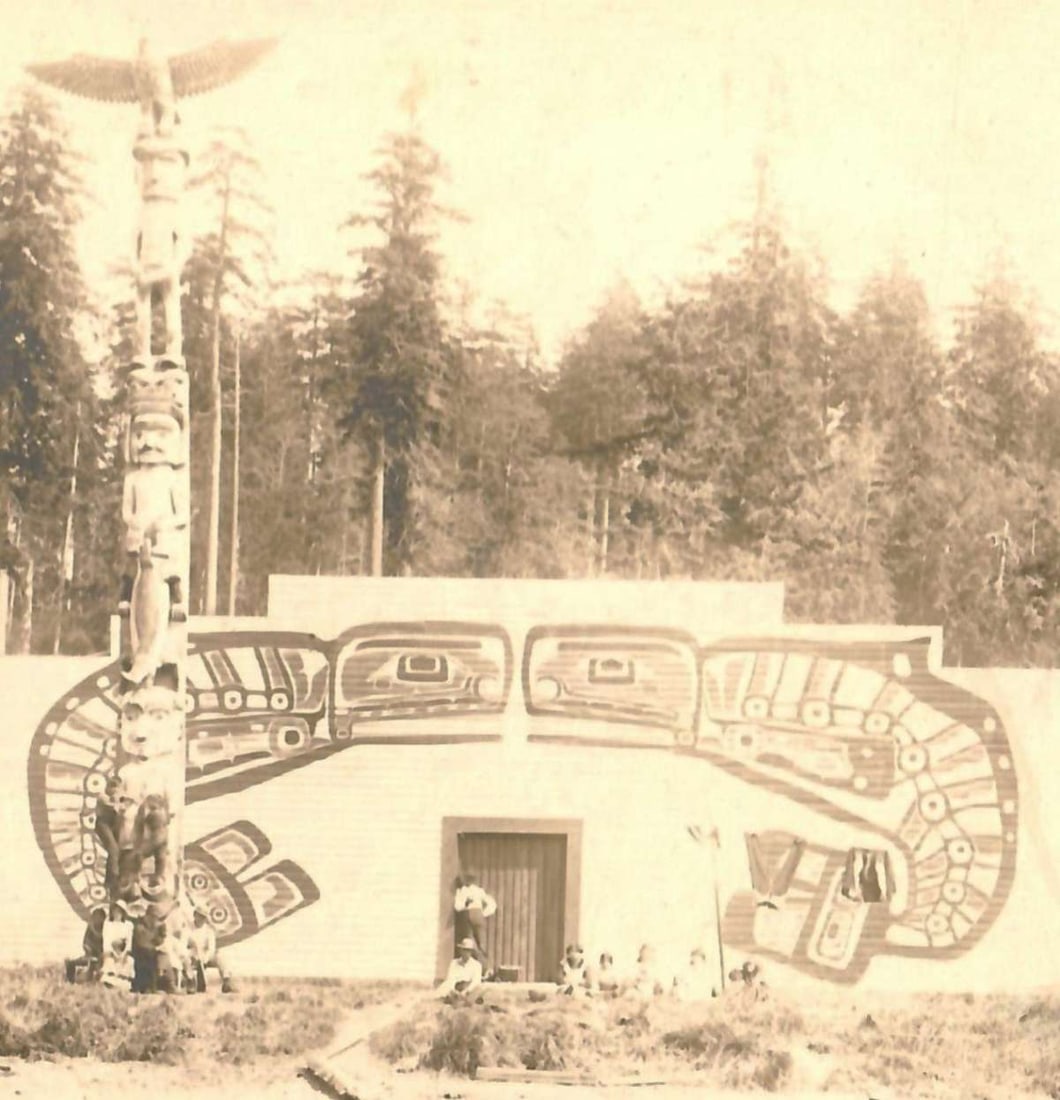antique 1907 photograph of Indian totem pole (1 of 3)