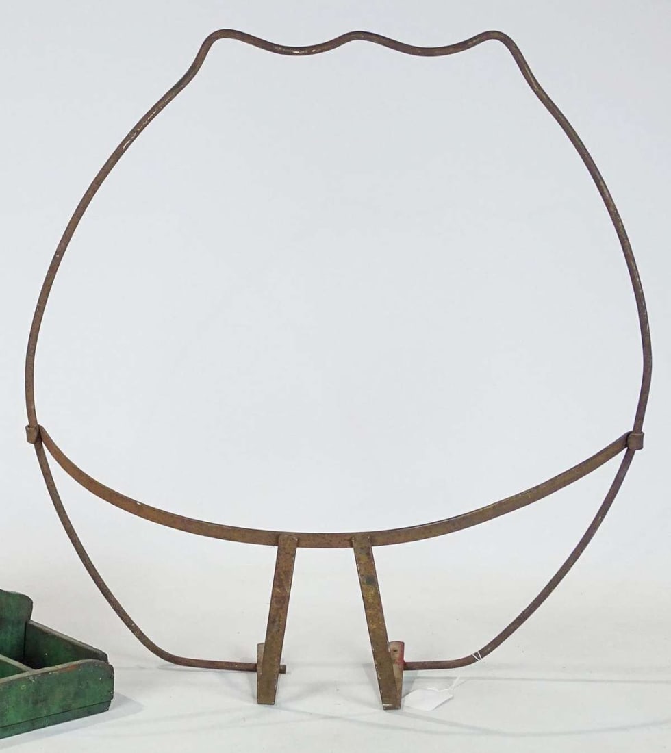 vintage iron wall mount hay feeder (1 of 2)