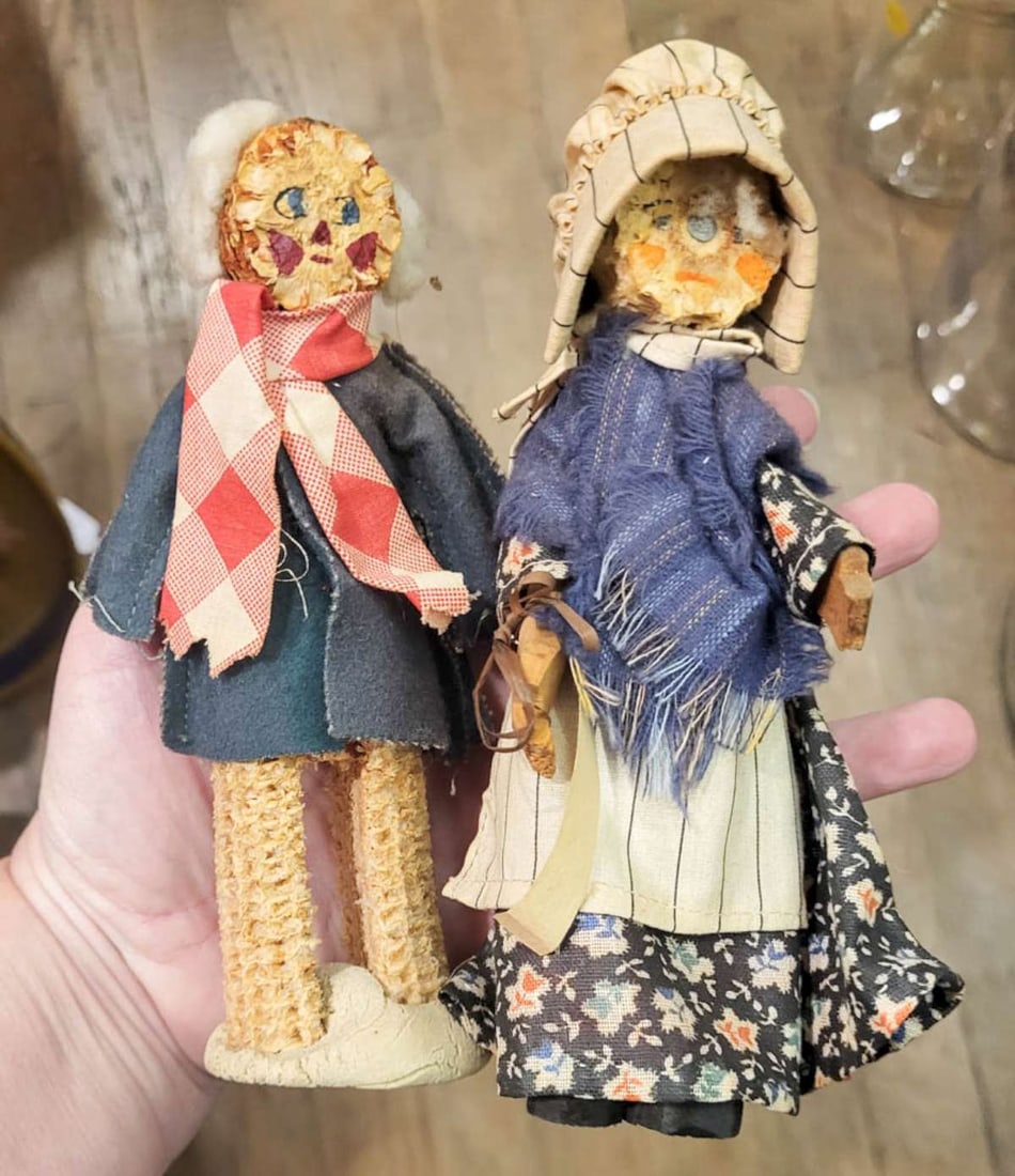 pair vintage corn cob dolls: vintage pair of a man and a woman corn dolls, with hand made clothing and the woman with a typed paper tag reading: Aunt Jerusha The Corn Cob DollInfo from online search: "A corn cob is