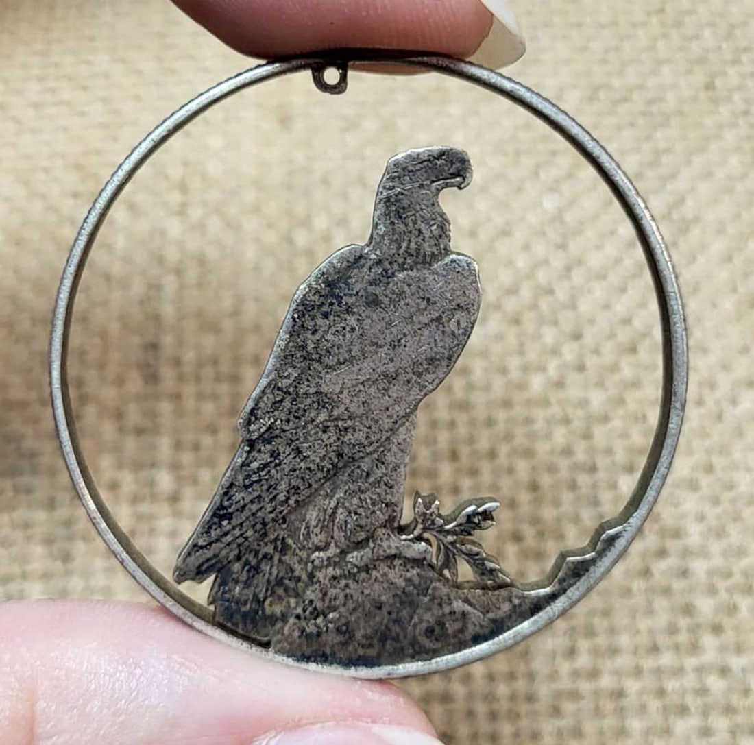 vintage estate jewelry: silver Eagle pendant (1 of 5)
