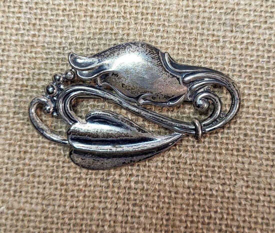 antique estate jewelry: Nouveau pin brooch (1 of 6)