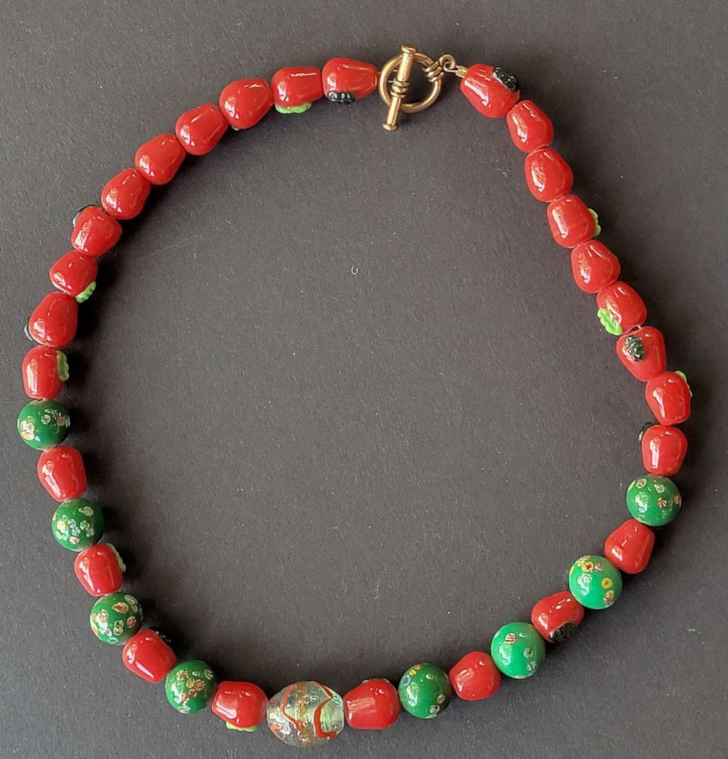 vintage estate jewelry: glass necklace: vintage clear, green and red glass Lampwork beaded necklace with gold toned closure, unmarked