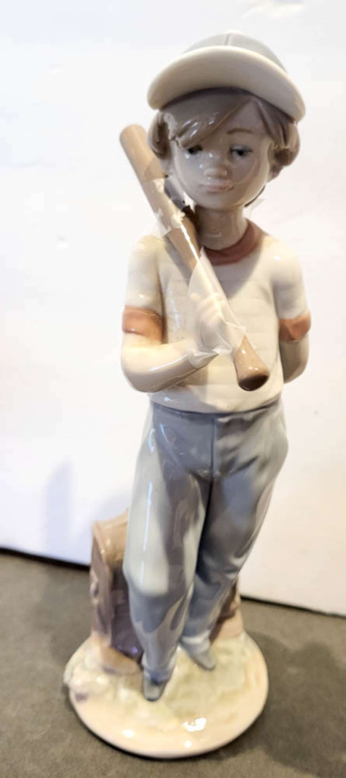 vintage Lladro porcelain sculpture baseball boy (1 of 8)