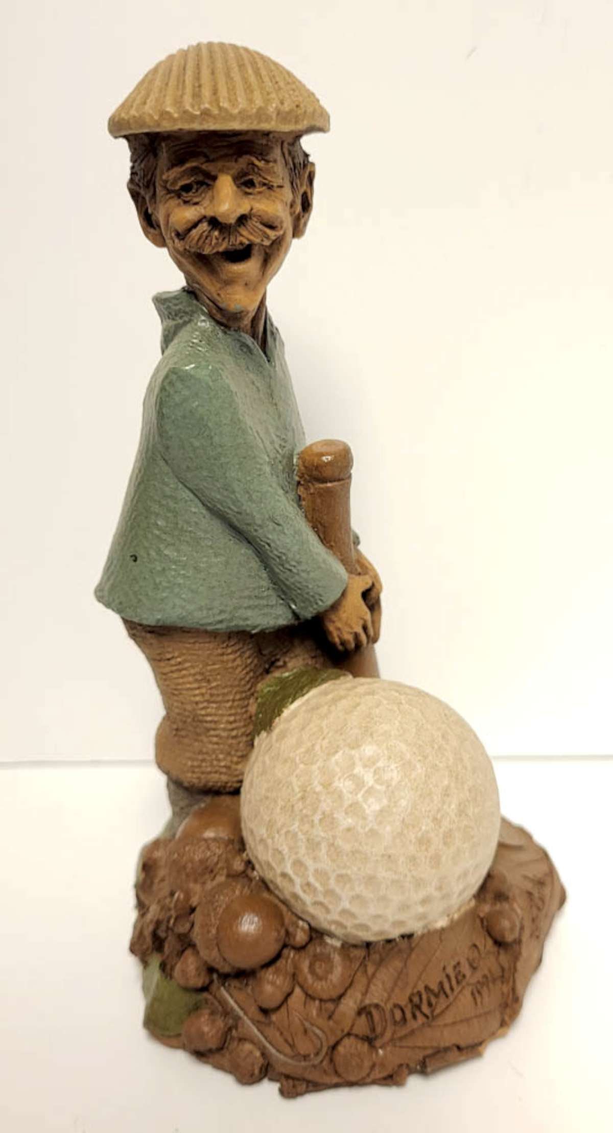 vintage Tom Clark gnome statue: fantastic signed, dated 1991 and named "Dormie" statue by Tom Clark, shaped like a gnome with a golf hat and holding a tee for a golf ball, with acorns on the ground