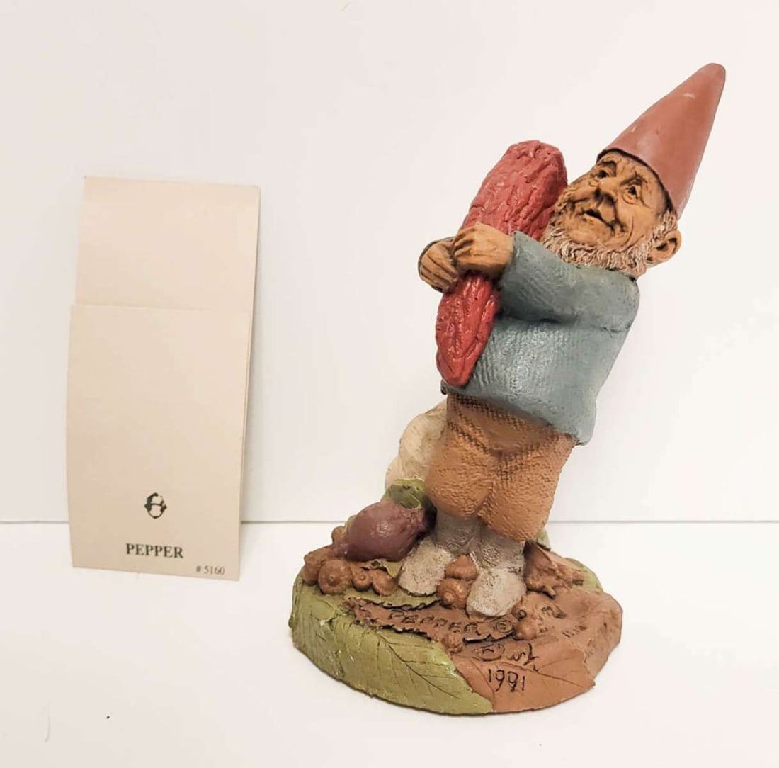 vintage Tom Clark gnome statue: fantastic signed, dated 1991 and named "Pepper" statue by Tom Clark, shaped like a gnome with a red hat and holding a hot pepper, with original label and from the Kindred