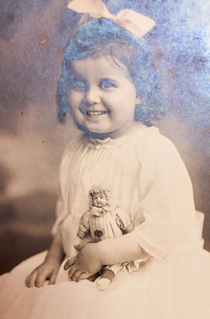 vintage portrait photographs featuring children - 3
