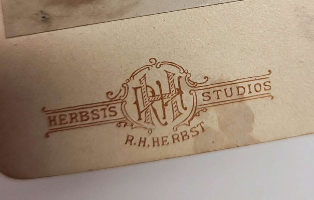 vintage portrait photographs featuring children - 7