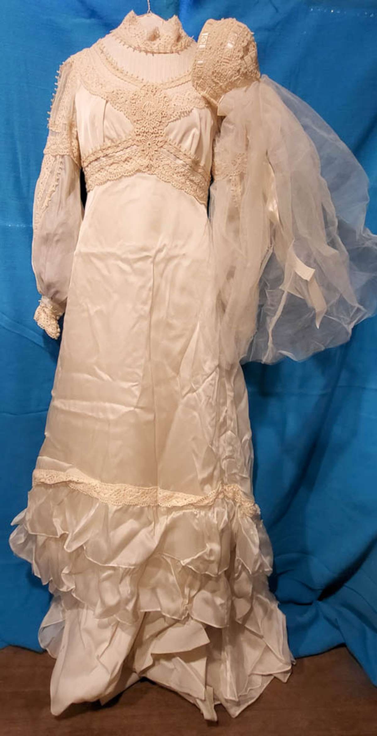 vintage wedding dress with cap and veil (1 of 16)