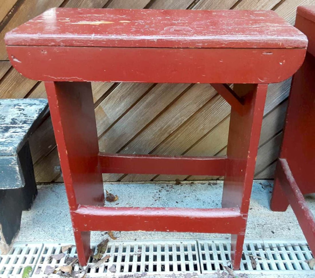 antique tall Primitive bucket bench (1 of 5)