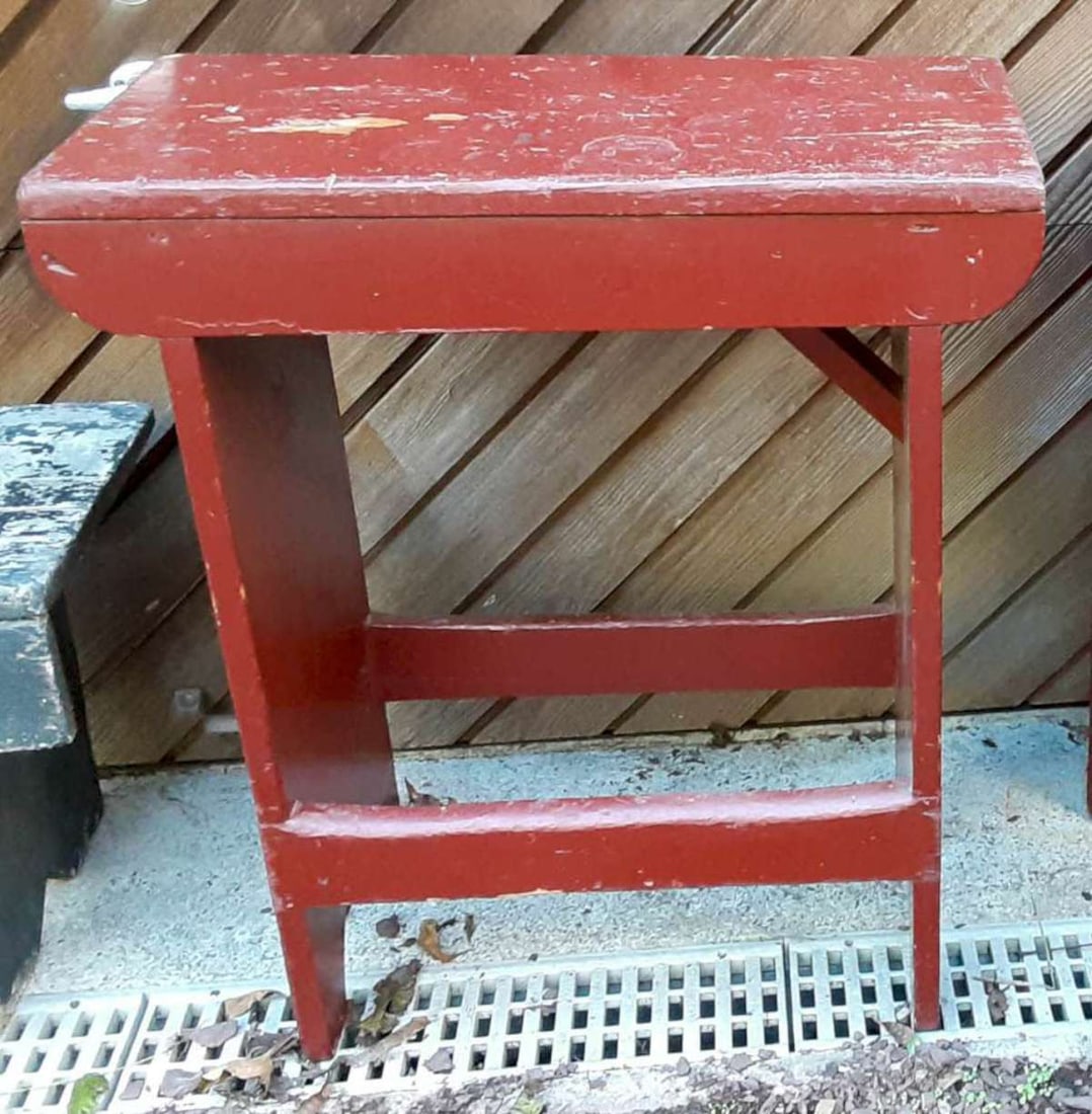 antique tall Primitive bucket bench (1 of 6)