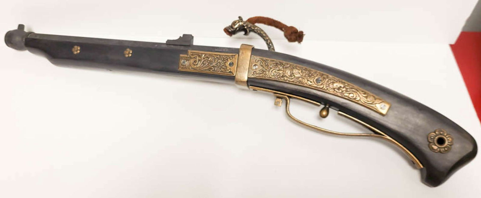 vintage fake Japanese matchlock gun (1 of 9)
