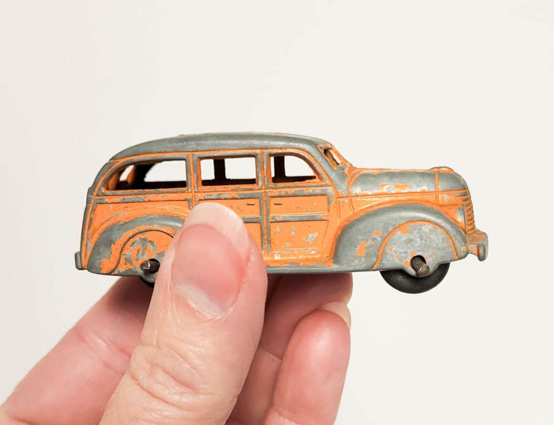 vintage Tootsietoy toy car (1 of 7)