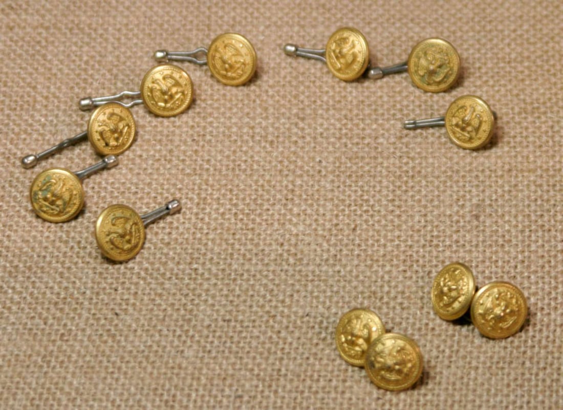 collection military uniform button and cufflinks (1 of 5)