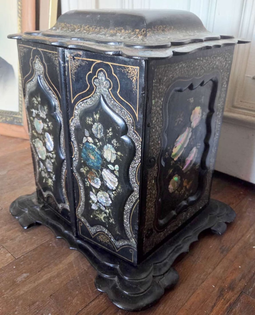 antique Japanese inlaid jewelry case (1 of 14)