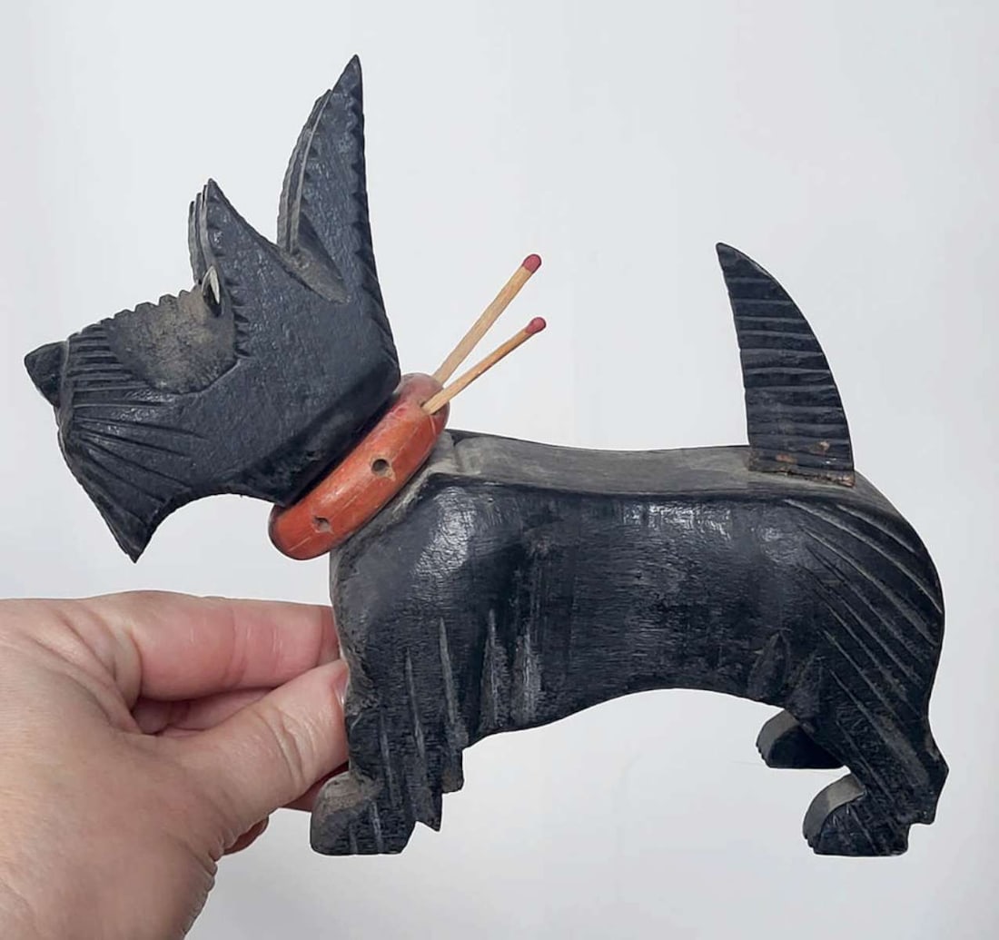 Art Deco Scotty dog carved cigarette box (1 of 11)