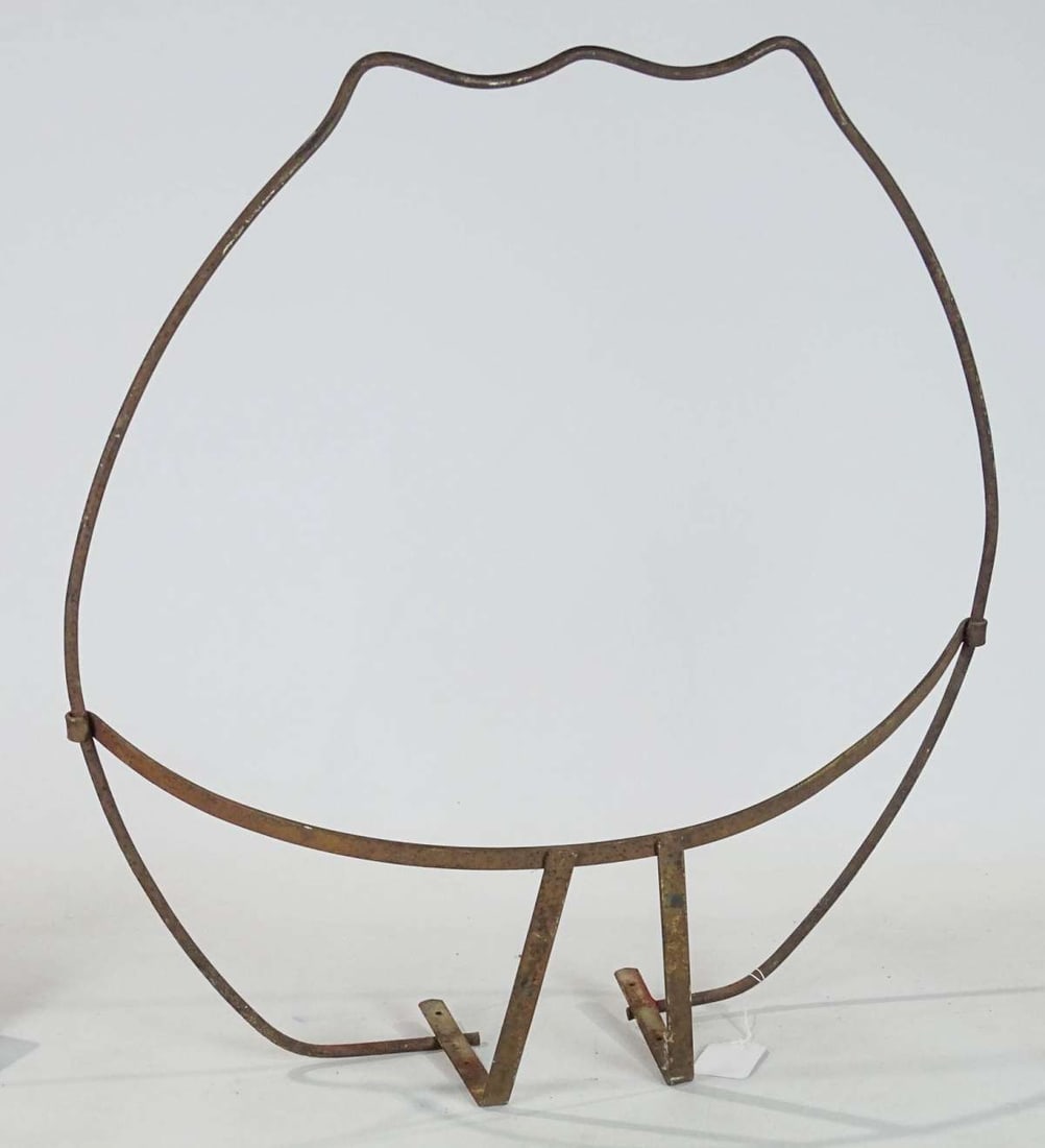 vintage iron wall mount hay feeder (1 of 2)