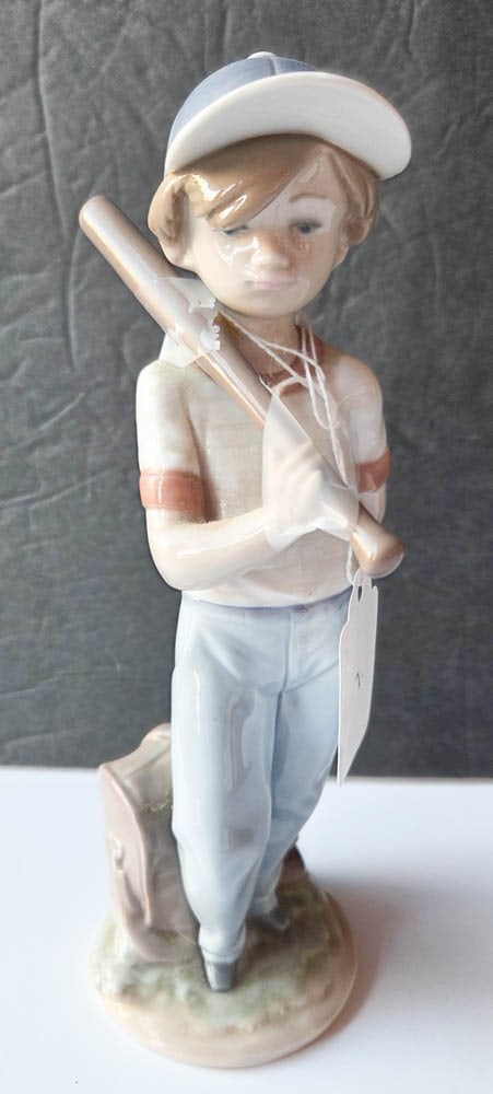 vintage Lladro porcelain sculpture baseball boy (1 of 8)