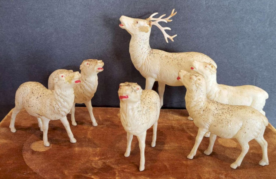 vintage Christmas Reindeer display figurines (1 of 9)