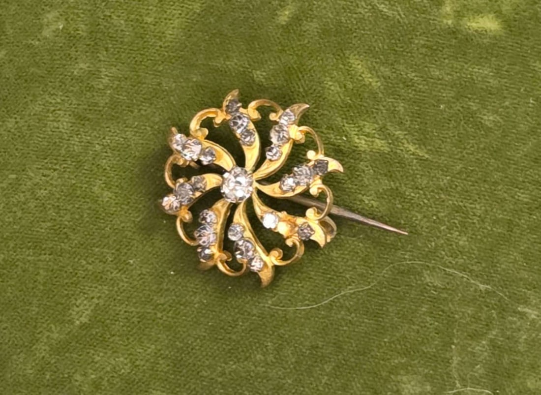 antique estate jewelry: Victorian star pin: antique Edwardian or Victorian late 1800's pin brooch with gold toned (untested and unmarked, so not sure if it's gold or filled) star or pinwheel design with small cut stones