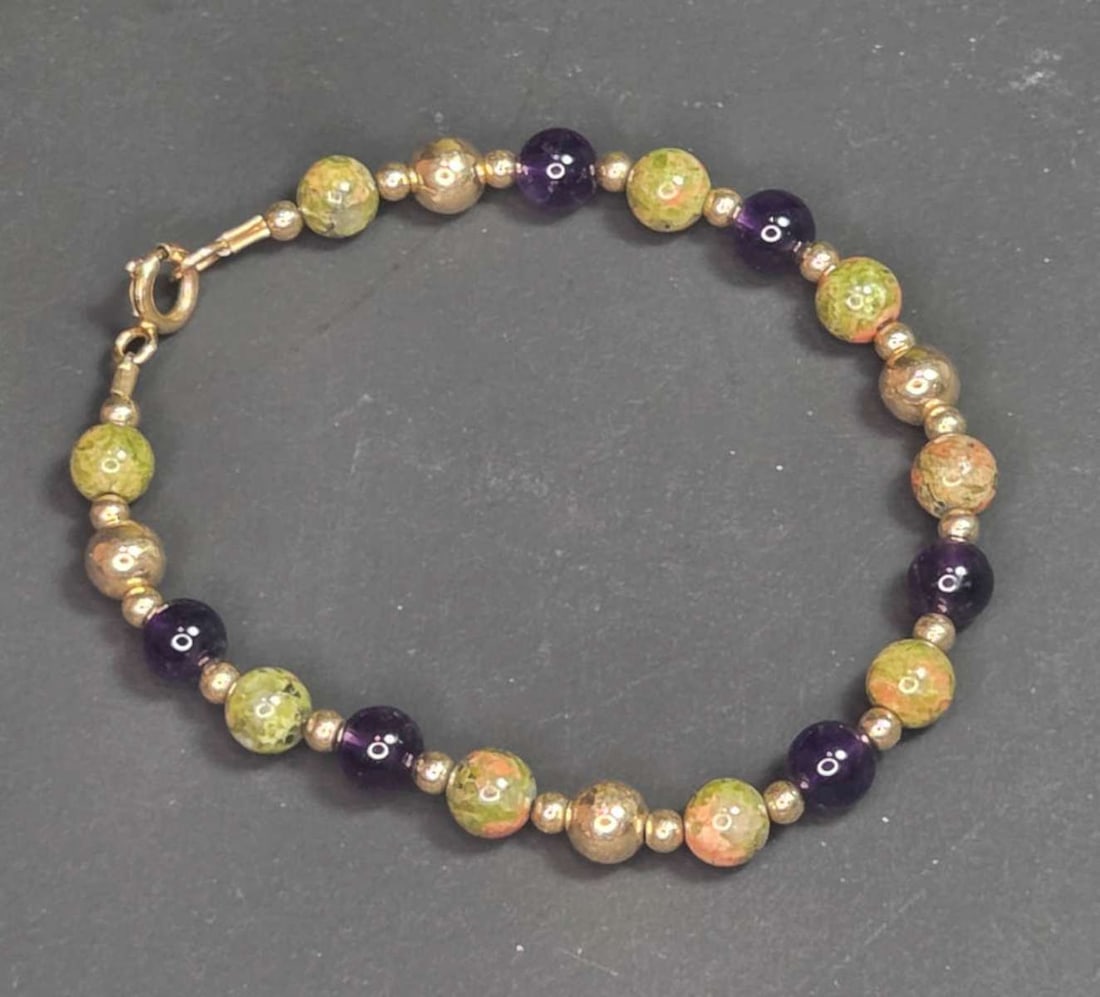 vintage estate jewelry: gemstone bracelet: marked 14k gold filled clasped bracelet with round purple Amethyst and green and pink Jasper beads, with spacers
