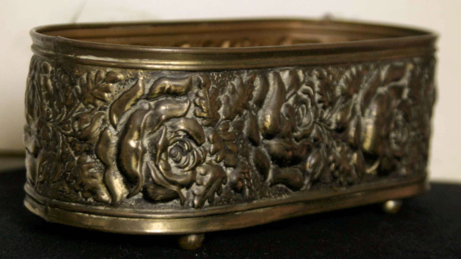antique English brass Art Nouveau planter (1 of 8)