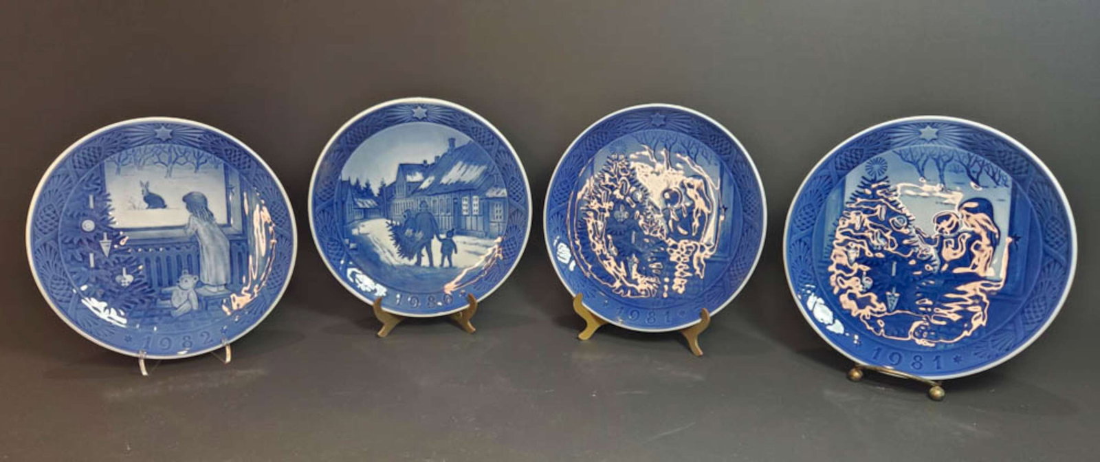 FOUR vintage Danish Royal Copenhagen Christmas plates (1 of 13)