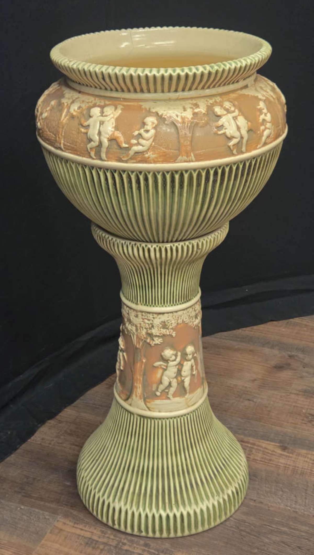 antique Roseville pottery jardiniere (1 of 11)