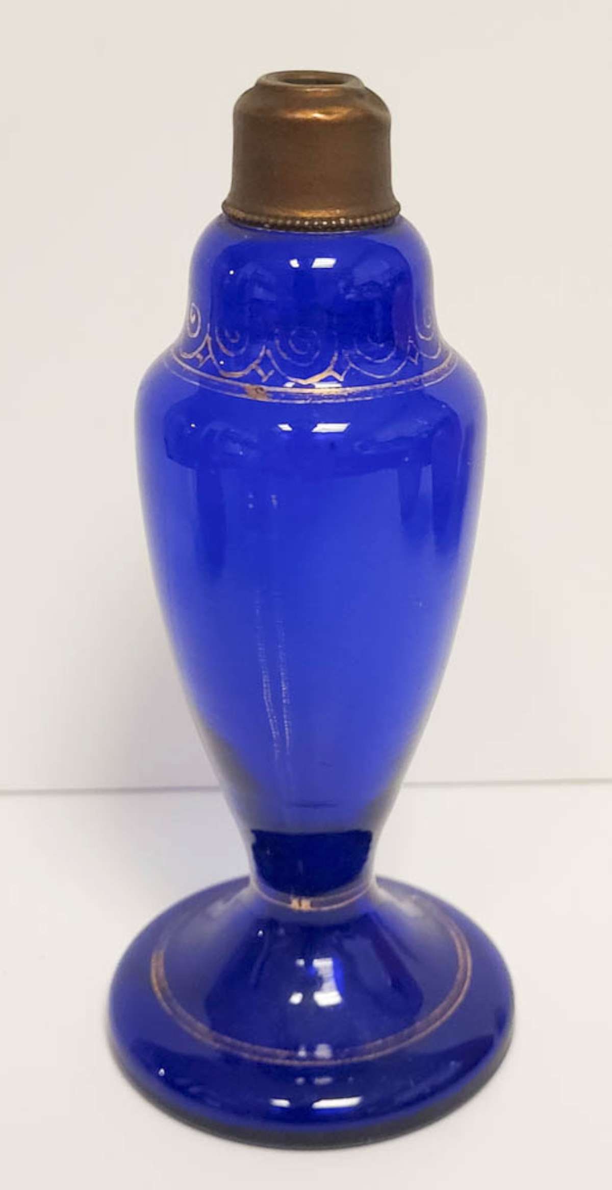 antique Cobalt blue glass shaker bottle: not sure if this was a (salt or pepper) shaker, inkwell or a perfume bottle since the top part is missing, nice deep blue Victorian or Edwardian Era glass with hand painted gilt accents st