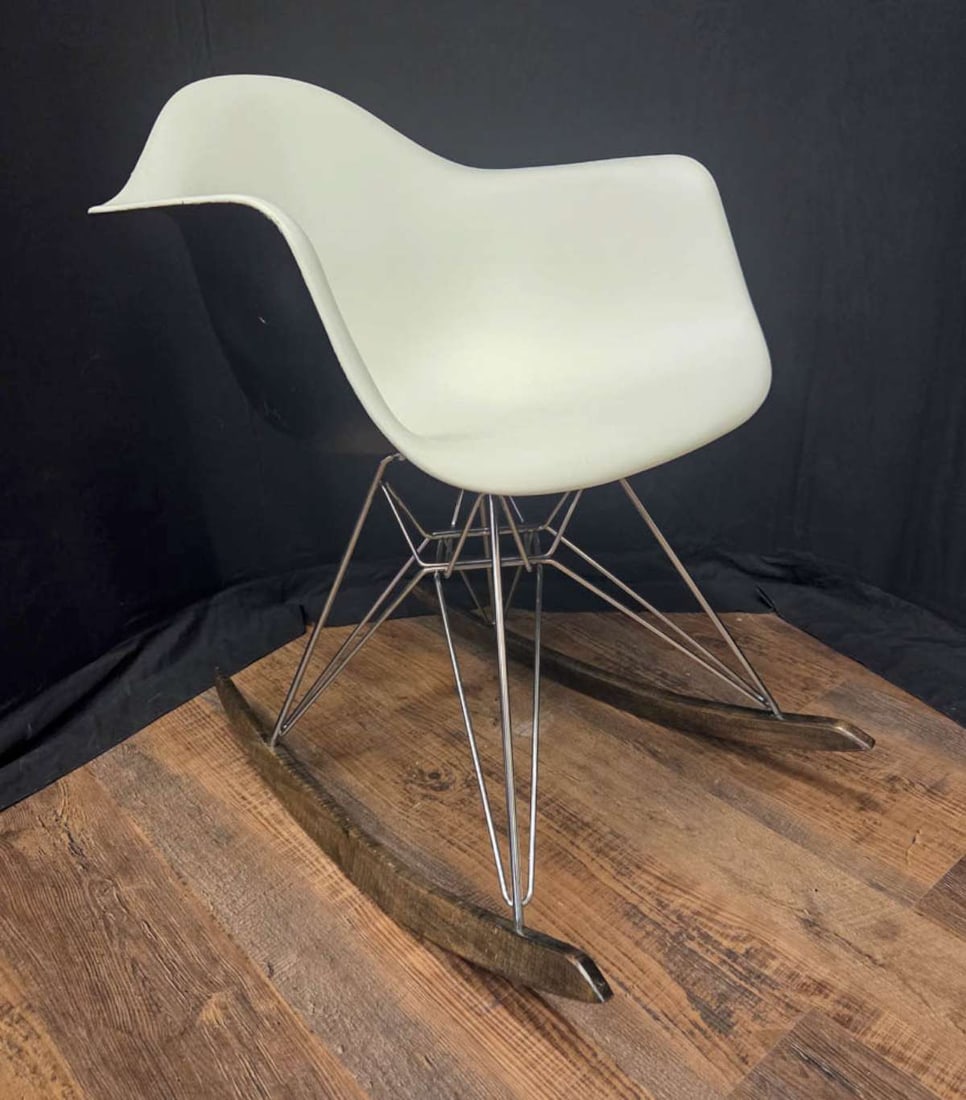 modern Knoll rocking chair after Eames design (1 of 8)