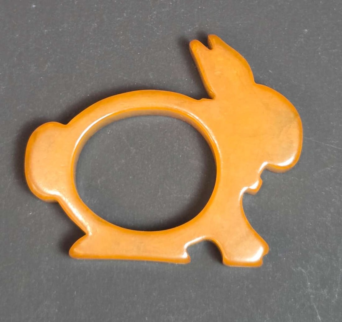 vintage Bakelite animal shaped napkin ring (1 of 6)