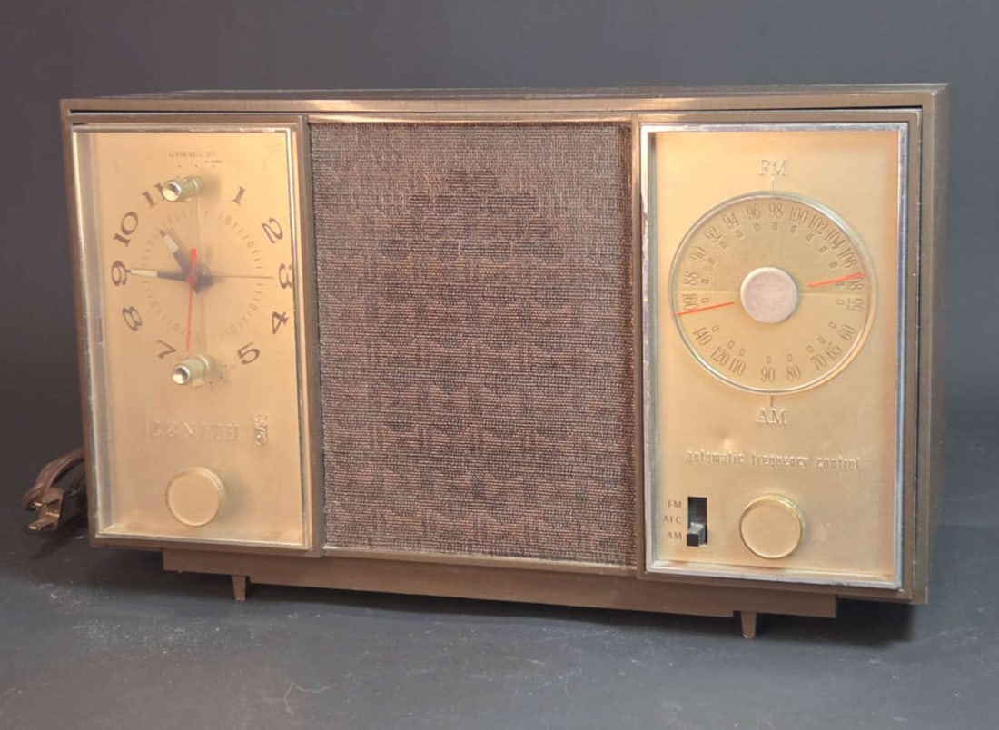 MCM vintage Zenith electric radio: Mid Century Modern ca. 1960's Zenith Model M729 AM/FM tube clock radio, plastic case made to resemble wood grain