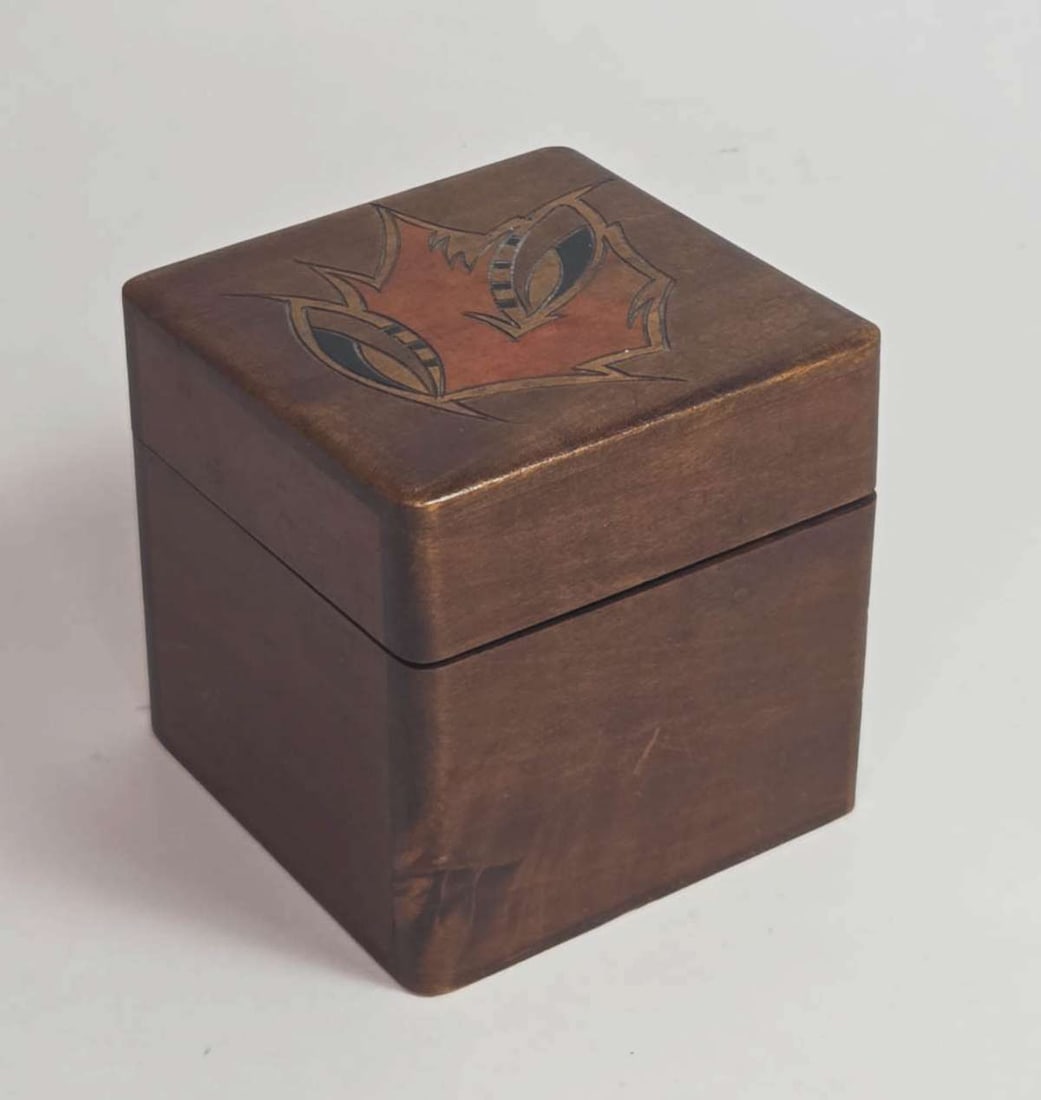 antique wooden box with carved design: antique carved wooden box with abstract design on the lid and the interior is metal paper lined, so likely a humidor or tea or herb storage piece originally, consignor suggests this was As