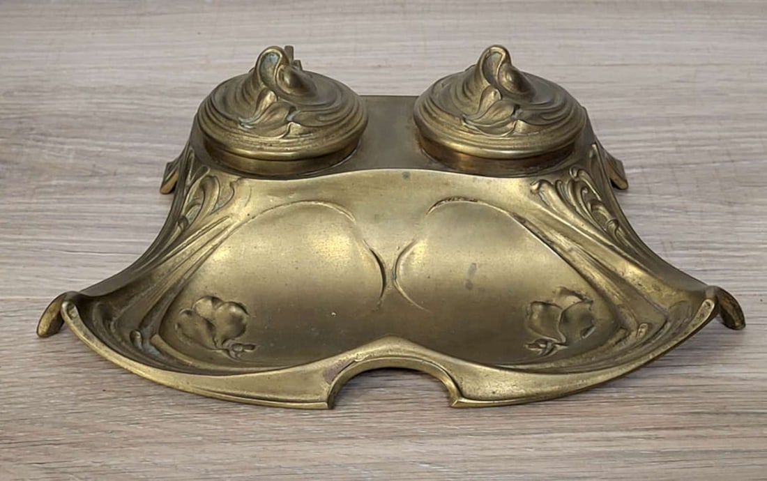 antique desk Art Nouveau double inkwell: beautiful antique Victorian Era brass or gilt bronze pen rest on feet with lidded inkwell cups made of green glass and hearts and floral or flower design, organic flowing details on the lids&com
