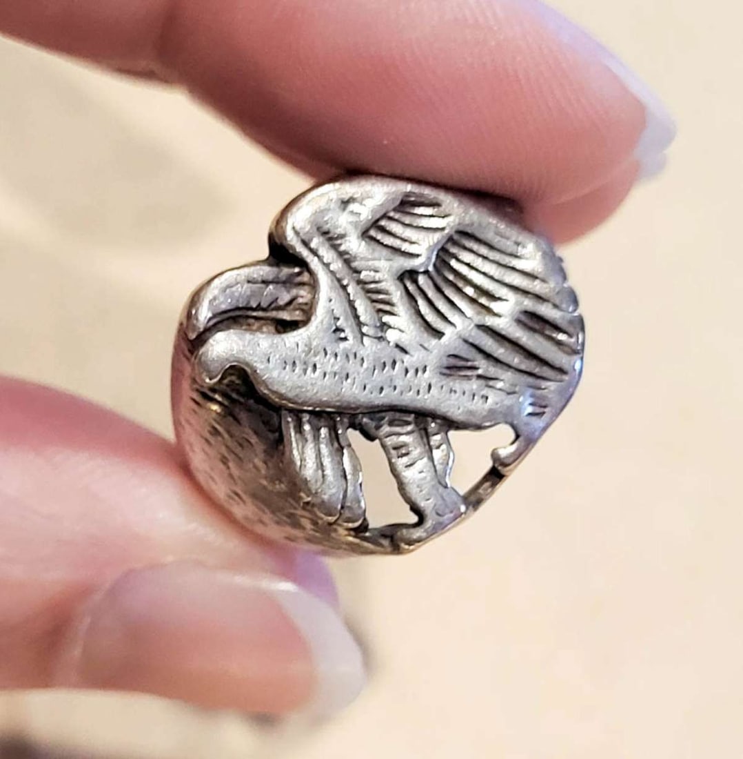 vintage estate jewelry: Sterling Eagle ring: vintage Patriotic chunky ring depicting an Eagle about to fly off with hammered band design and marked Sterling silver, possibly Native American Indian made but unmarked so not sure ring size ab