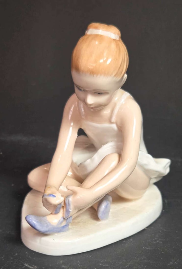 vintage Royal Doulton ballet girl figurine: 1992 First Year of Issue Royal Doulton HN 3434 porcelain statue titled Ballet Shoes, marked as shown aprox. 3 7/8" long by 3 1/2" high