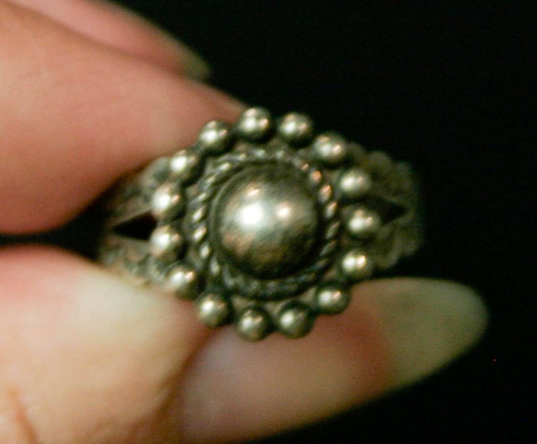 vintage estate jewelry: Native American silver ring (1 of 6)