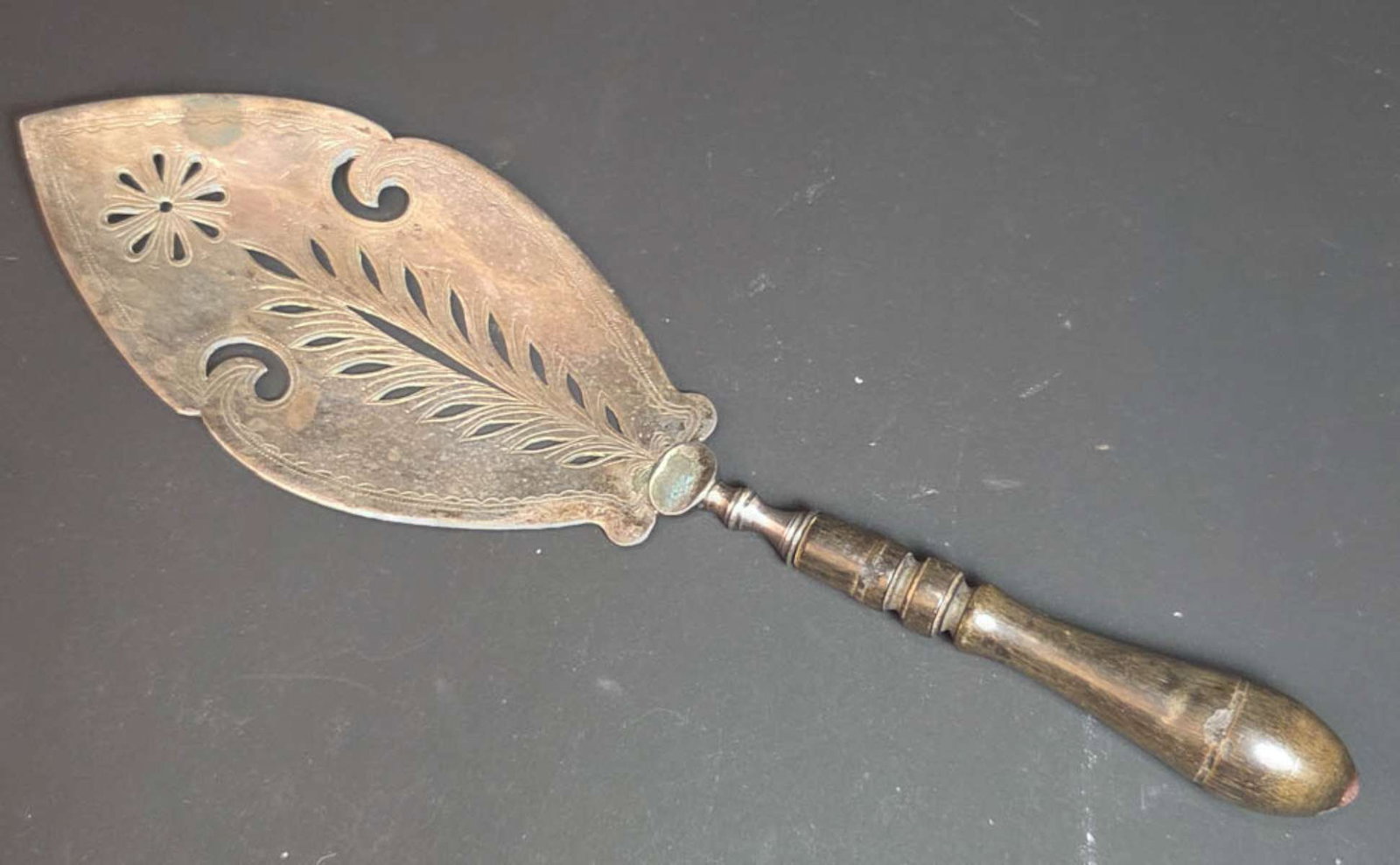 long antique silver plated serving spoon: large pierced or openwork and engraved silver plated unmarked fish server utensil with carved or turned horn handle 11 7/8" long overall