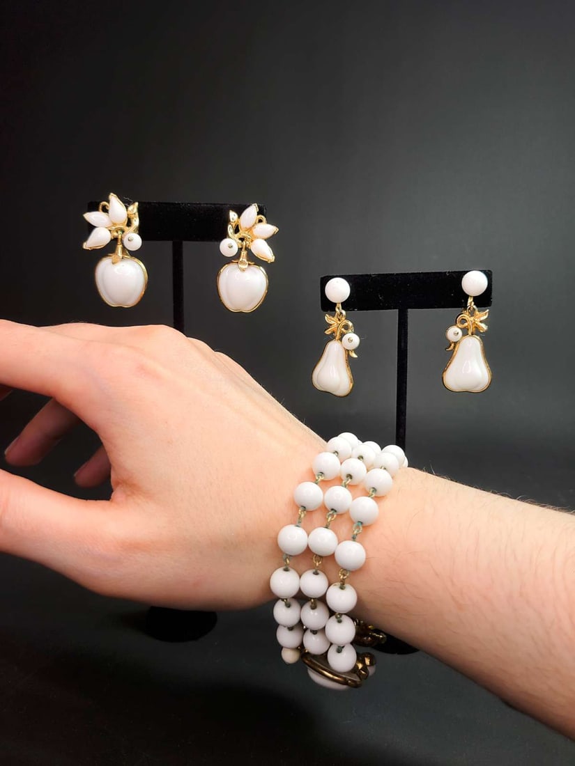 vintage estate jewelry: Trifari suite: marked Trifari ca. 1950's suite, consisting of a gold toned 3-stranded bracelet with white apple design, matching dangly earrings and a pair of pear clip earrings as well bracelet abo