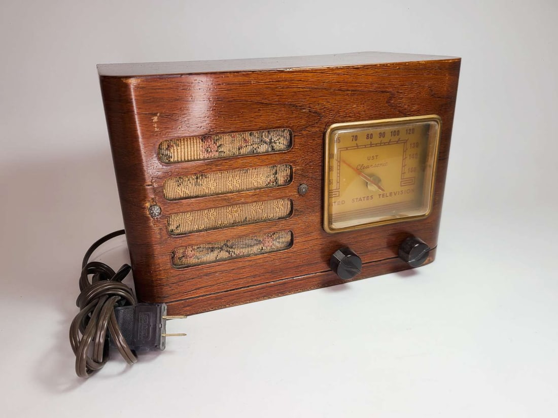 vintage Clearsonic vacuum tube radio (1 of 8)
