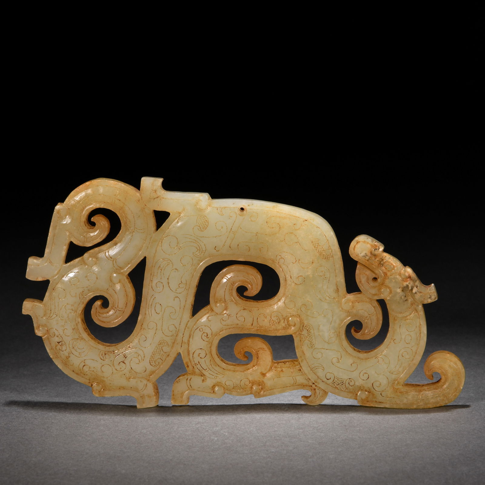 A CHINESE CARVED JADE DRAGON ORNAMENT (1 of 7)
