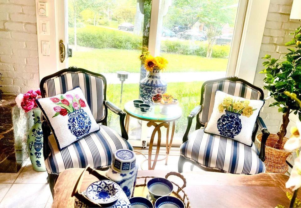 Pair of Blue and White Hooked Accent Pillows - Daffodil and Tulip Designs: Bring a touch of floral elegance to your space with this pair of blue and white hooked accent pillows, featuring charming daffodil and tulip designs. Additional Description Materials: Front: 100% Wool