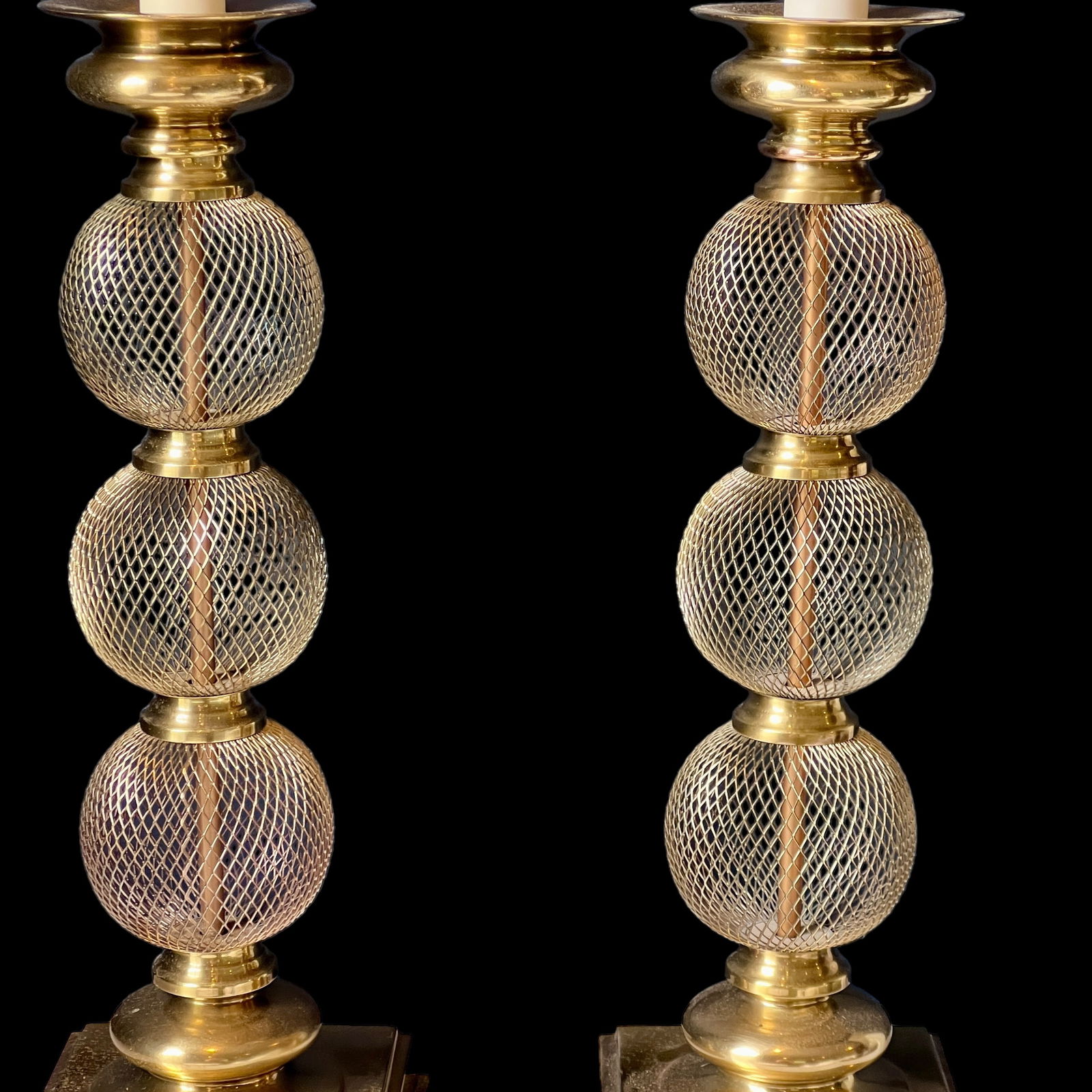 Mid-Century Modern Pair of Table Lamps, Brass Mesh Triple Balls by Tyndale (Frederick Cooper): Brand: Tyndale (Designer), Frederick Cooper (Manufacturer) Materials: Brass, Iron Color: Gold Item Type: Table Lamps Design Features: