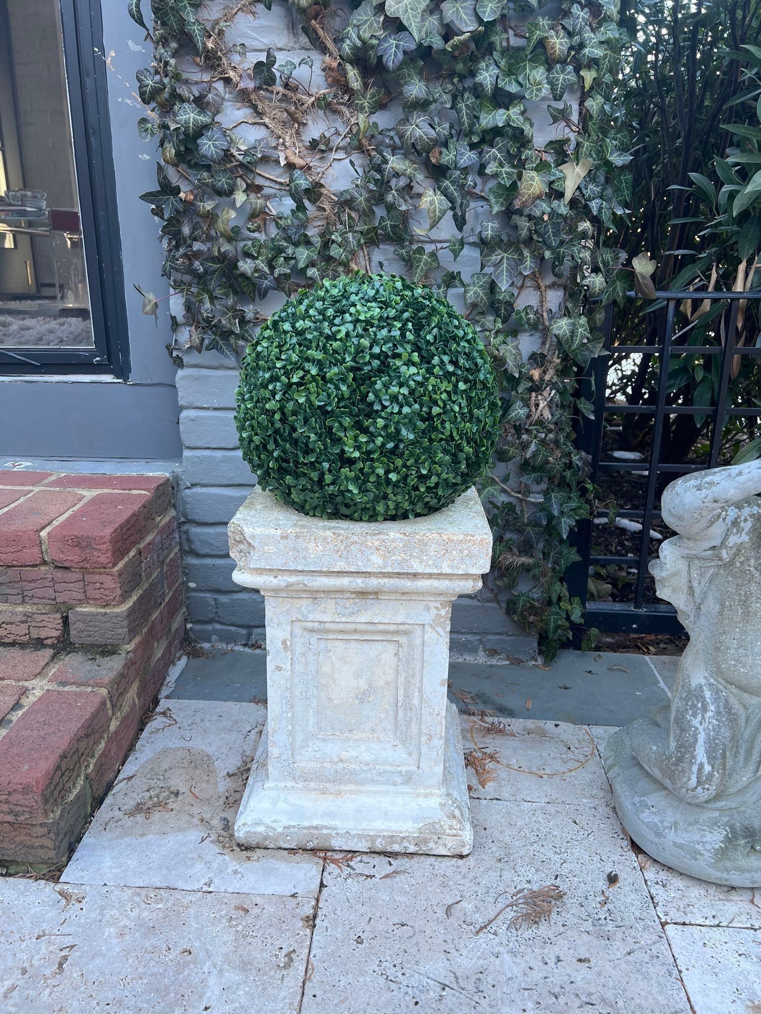 Architectural Salvage Neoclassical Garden Column: Title: Architectural Salvage Neoclassical Garden Column Description: Neoclassical-style garden column salvaged from an architectural structure. Features classical detailing with a sturdy design suitab