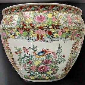 Hand-Painted Famille Rose Medallion Planter, Chinese Porcelain