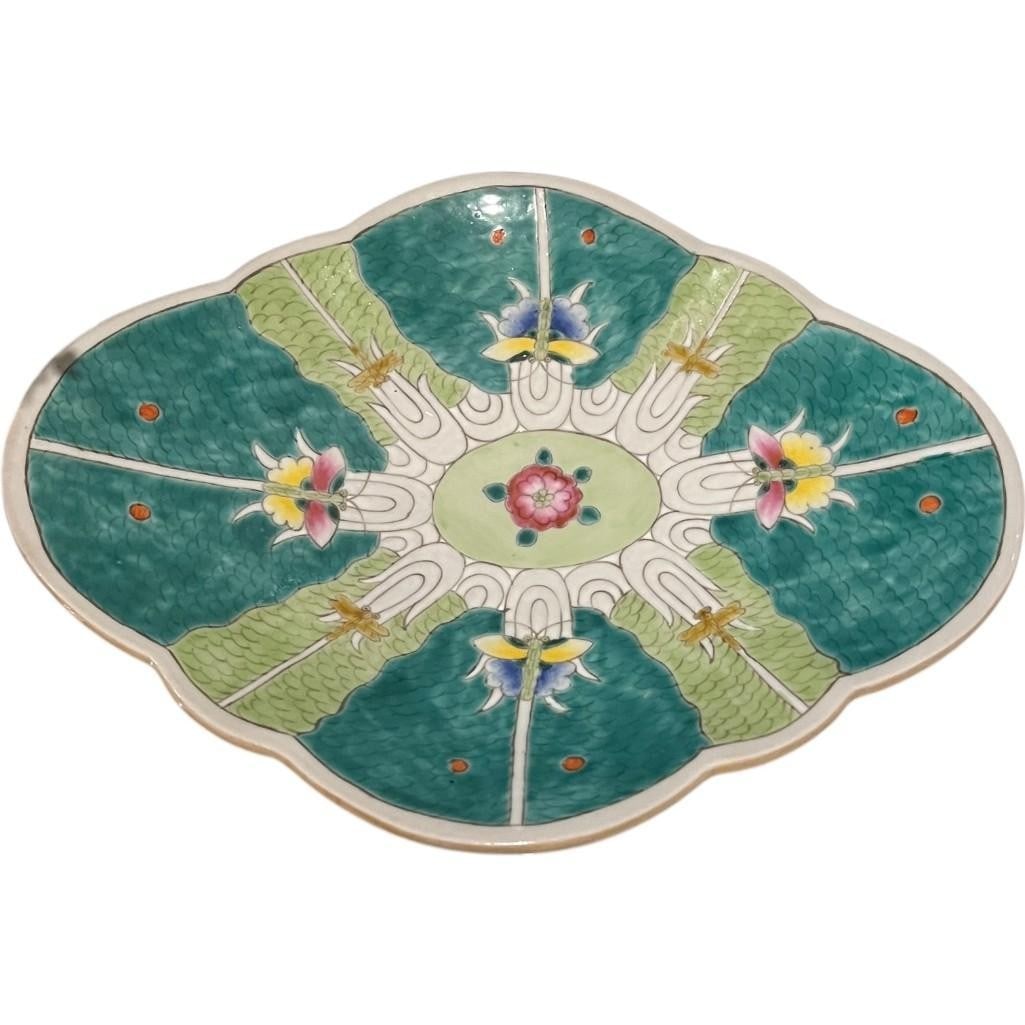 Hand-Painted Chinese Famille Verte Bok Choy Fruit Plate: Hand-Painted Chinese Famille Verte Bok Choy Fruit Plate â€“ Jingdezhen Porcelain Overview: This hand-painted porcelain fruit plate features the Bok Choy Patte
